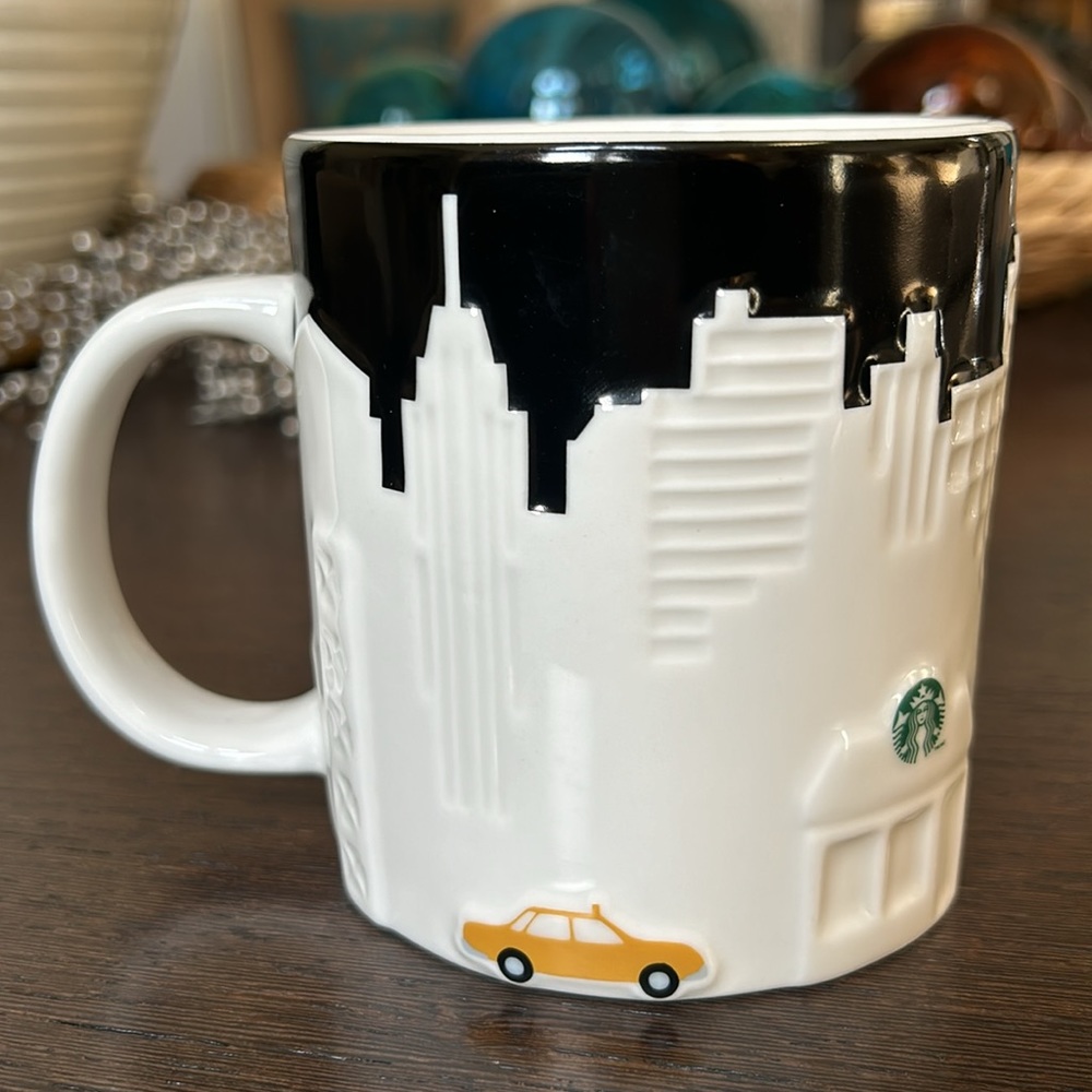🔥HP🔥Large Signature Starbucks New York City Mug, Skyline, Off white/black